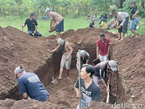 7 Korban Sekeluarga Laka Maut Panther Vs Bus Dimakamkan 1 Liang Lahad 7 Korban Sekeluarga Laka Maut Panther Vs Bus Dimakamkan 1 Liang Lahad