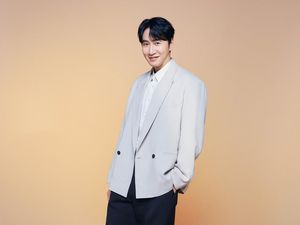 Lee Kwang Soo Si Joker di Lokasi Syuting The Divorce Insurance Lee Kwang Soo Si Joker di Lokasi Syuting The Divorce Insurance