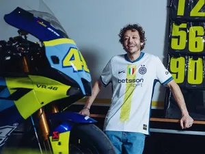 Inter Bikin Jersey Khusus Valentino Rossi, Dipakai Akhir Pekan Ini Inter Bikin Jersey Khusus Valentino Rossi, Dipakai Akhir Pekan Ini