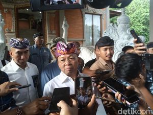 Penegasan Koster ke Pengusaha yang Keberatan Air Kemasan Plastik Dilarang Penegasan Koster ke Pengusaha yang Keberatan Air Kemasan Plastik Dilarang