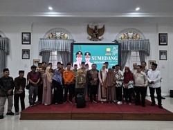 Yatim Tak Lagi Sendiri, Indung Tak Lagi Sepi: Kasih Menyala di Sumedang