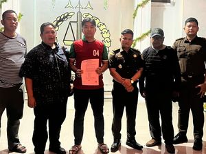 Kejari Bengkalis Eksekusi Direktur PT SIPP usai Divonis 3 Tahun Kasus Lingkungan Kejari Bengkalis Eksekusi Direktur PT SIPP usai Divonis 3 Tahun Kasus Lingkungan