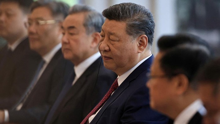 Chinese President Xi Jinping attends a bilateral meeting with Spanish Prime Minister Pedro Sanchez (not photographed) at Diaoyutai Guest House in Beijing, China, 11 April 2025. ANDRES MARTINEZ CASARES/Pool via REUTERS