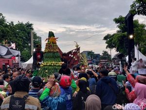 Kemeriahan Festival Grebeg Ketupat di Kota Batu Kemeriahan Festival Grebeg Ketupat di Kota Batu
