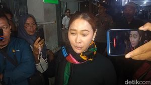 Duka Para Public Figure Beri Penghormatan Terakhir Untuk Titiek Puspa