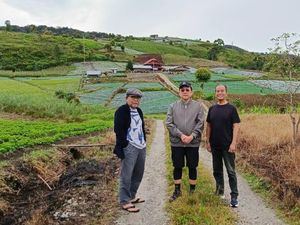 Senator Irman Gusman Dorong Nagari di Sumbar Bentuk Kopdes Merah Putih Senator Irman Gusman Dorong Nagari di Sumbar Bentuk Kopdes Merah Putih