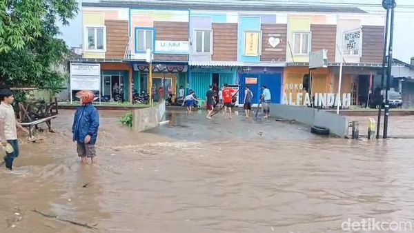Sungai di Pasuruan Meluap, Jalan Malang-Surabaya Tergenang