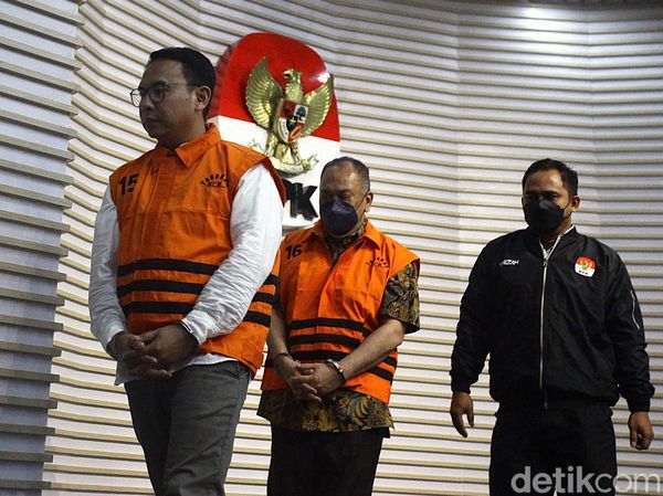KPK Tahan Dua Tersangka Kasus Korupsi PT PGN