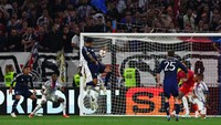 1 gol - Leny Yoro. Foto: REUTERS/Gonzalo Fuentes