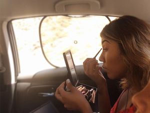 Jangan Pernah Simpan Skincare dan Makeup di Mobil, Ini Alasannya!