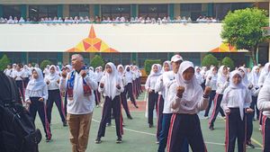Keseruan Mendikdasmen Senam Anak Indonesia Hebat Bareng Siswa SMPN 41 Jakarta, Intip Yuk!