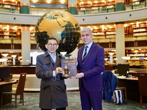 Menbud Sumbang Buku soal Keris-Wayang ke Perpustakaan Kepresidenan Turki Menbud Sumbang Buku soal Keris-Wayang ke Perpustakaan Kepresidenan Turki