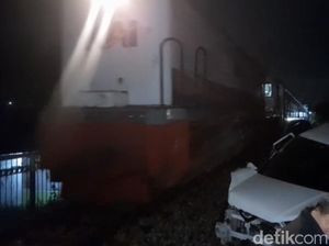 Minibus Tertabrak Kereta Api Lagi di Sumbar, 2 Kejadian dalam 1 Hari Minibus Tertabrak Kereta Api Lagi di Sumbar, 2 Kejadian dalam 1 Hari