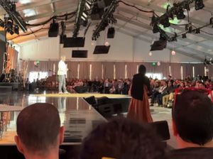 Viral Hijabers Ini Protes Genosida di Gaza Saat Perayaan 50 Tahun Microsoft Viral Hijabers Ini Protes Genosida di Gaza Saat Perayaan 50 Tahun Microsoft