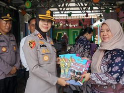 Peduli Pendidikan Anak, Kapolres Magelang Kota Bagikan Komik Edukatif