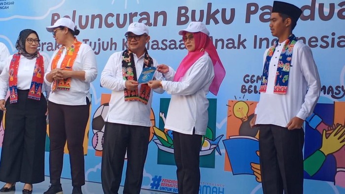 Peluncuran buku bimbingan Gerakan 7 Kebiasaan Anak Indonesia Hebat