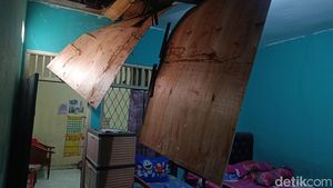 Rumah Porak-poranda Efek Guncangan Gempa M 4,1 Kota Bogor