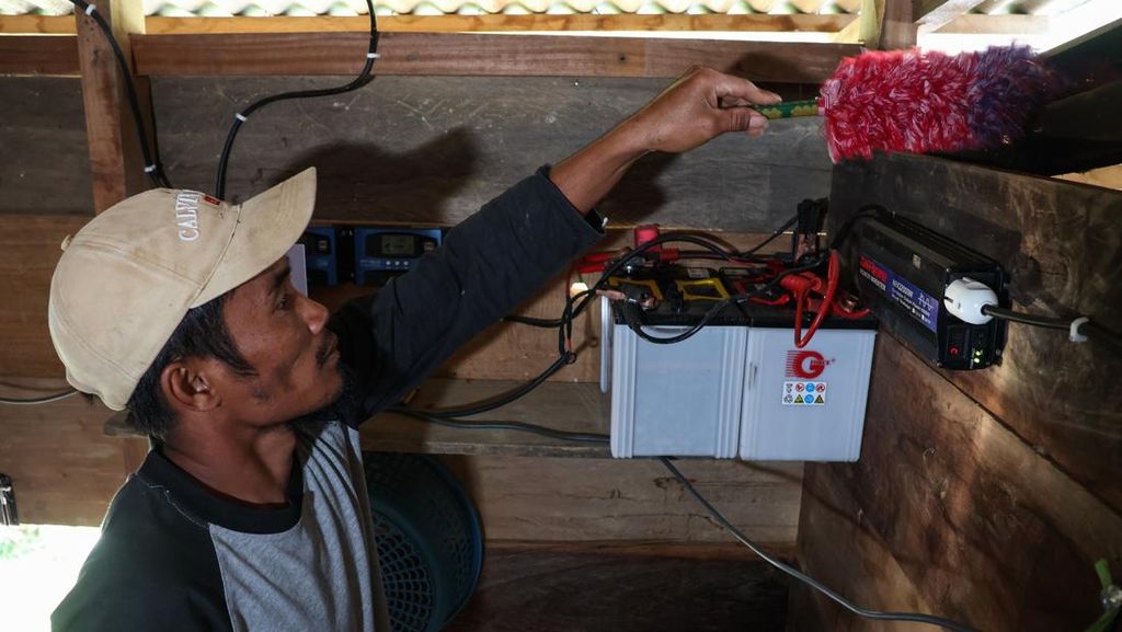 Penggunaan Panel Surya di Daerah Terpencil Luwu Utara Penggunaan Panel Surya di Daerah Terpencil Luwu Utara