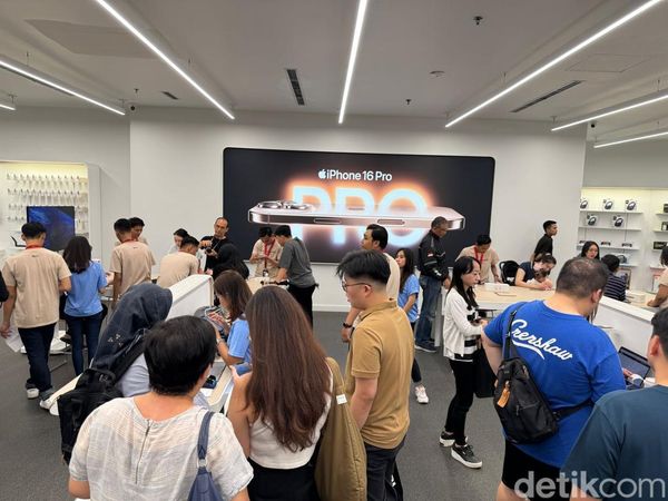 Keramaian Penjualan Perdana iPhone 16 di Indonesia
