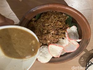 Nikmatnya Nasi Goreng Disiram Kuah di Medan, Pakai Kuah Ala Gultik Berempah