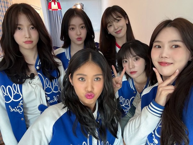 Potret Oh My Girl dalam siaran langsung terbaru