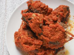 Resep Ikan Tongkol Bumbu Cabe, Gurih Pedasnya Nampol Resep Ikan Tongkol Bumbu Cabe, Gurih Pedasnya Nampol