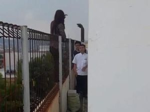 Heboh Remaja Putri di Bandar Lampung Hendak Terjun dari Atap Mal