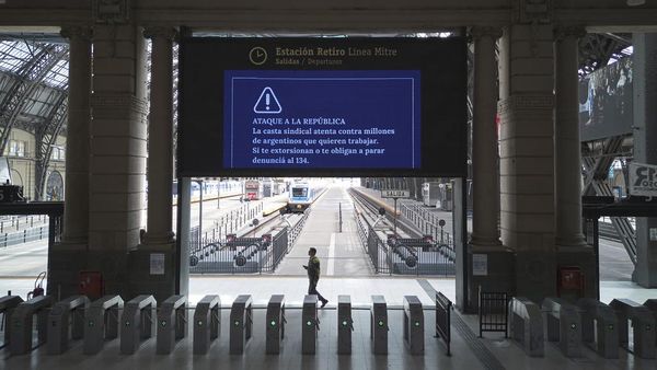 Stasiun di Argentina Kosong Imbas Pekerja Transportasi Umum Mogok Kerja