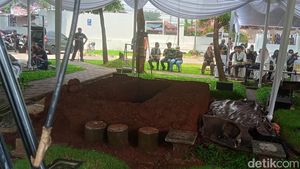 Suasana Jelang Pemakaman Titiek Puspa