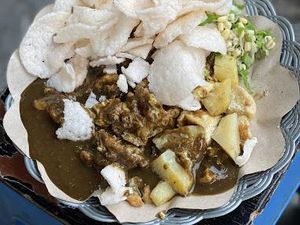 Uenake Rek! 10 Tahu Tek Khas Surabaya yang Kondang Puluhan Tahun Uenake Rek! 10 Tahu Tek Khas Surabaya yang Kondang Puluhan Tahun