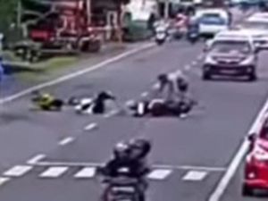 Pelajar SMK di Pattalassang Takalar Tewas Usai Tabrakan dengan Pejalan Kaki Pelajar SMK di Pattalassang Takalar Tewas Usai Tabrakan dengan Pejalan Kaki