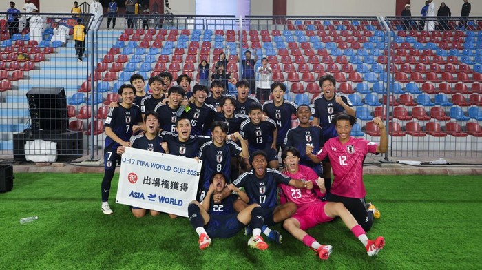 timnas jepang u-17 piala asia u-17 2025 piala asia u-17 piala dunia u-17 2025 TAIF, SAUDI ARABIA - APRIL 10: Players of Japan celebrate qualify as FIFA U17 World Cup 2025 after the AFC U17 Asian Cup Group B between Japan and Australia at Okaz Stadium on April 10, 2025 in Taif, Saudi Arabia. (Photo by Zhizhao Wu/Getty Images)