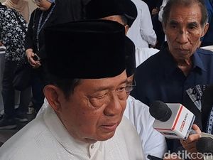 SBY hingga Chairul Tanjung Melayat ke Rumah Duka Titiek Puspa SBY hingga Chairul Tanjung Melayat ke Rumah Duka Titiek Puspa