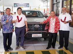 Toyota Serahkan Fortuner Buat Dioprek Anak SMK di Salatiga