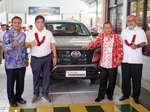 Toyota Serahkan Fortuner Buat Dioprek Anak SMK di Salatiga Toyota Serahkan Fortuner Buat Dioprek Anak SMK di Salatiga