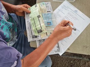 Gonjang-ganjing Opsen Pajak: Penjualan Mobil Anjlok, Pendapatan Pemda Turun Gonjang-ganjing Opsen Pajak: Penjualan Mobil Anjlok, Pendapatan Pemda Turun