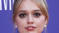 7 Selebriti dengan Senyum Imperfect yang Justru Bikin Terpesona