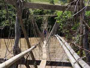 Begini Kondisi Jembatan Gantung yang Jadi Akses Warga di Pedalaman Luwu Utara Begini Kondisi Jembatan Gantung yang Jadi Akses Warga di Pedalaman Luwu Utara
