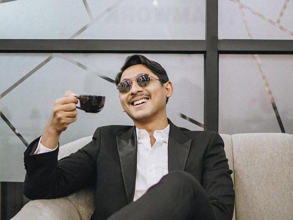 Arya Saloka, Pemeran Sayap-Sayap Patah 2 yang Doyan Ngopi