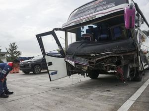 Begini Kondisi Bus Rombongan Bonek yang Kecelakaan di Tol Pekalongan
