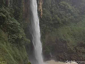 Indahnya Air Terjun Curup Besemah di Pagar Alam yang Dikelilingi Perbukitan Indahnya Air Terjun Curup Besemah di Pagar Alam yang Dikelilingi Perbukitan