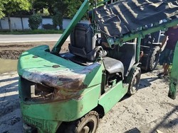 Forklift Parkir Tertabrak KA Komuter Ternyata Ditinggal Makan Operator