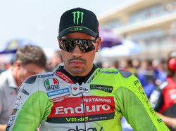 Video Insiden Aneh Jelang Start: Morbidelli Tabrak Espargaro yang Lagi Stoppie