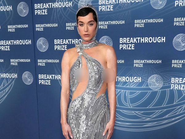 Foto: Gaya Seksi-Futuristis Katy Perry Jelang ke Luar Angkasa