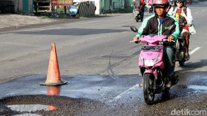 Hati-Hati ! Jalan Bojonegoro-Babat Berlubang