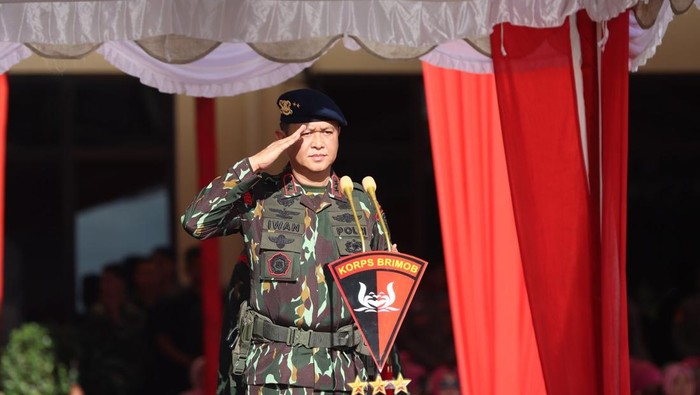 Kapolda Kalteng Irjen Pol Iwan Kurniawan Kapolda Kalteng Irjen Pol Iwan Kurniawan pimpin sertijab Dansatbrimob
