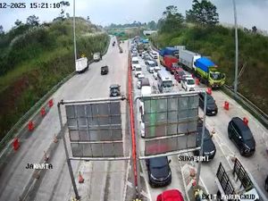 Tol Bocimi Macet 2 Kilometer di Akhir Pekan, Polisi Terapkan Buka-Tutup Tol Bocimi Macet 2 Kilometer di Akhir Pekan, Polisi Terapkan Buka-Tutup