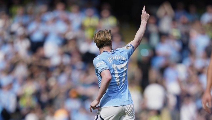 Kevin de Bruyne, Manchester City Manchester Citys Kevin De Bruyne leaves the pitch after being substitute during the English Premier League soccer match between Manchester City and Crystal Palace at the Etihad stadium in Manchester, England, Saturday, April 12, 2025. (AP Photo/Dave Thompson)