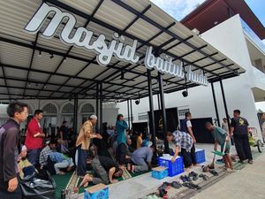 Dari Perut Naik ke Hati, Suasana Makan Gratis di Masjid Baitul Huda Bandung Dari Perut Naik ke Hati, Suasana Makan Gratis di Masjid Baitul Huda Bandung