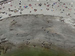 Menikmati Cuaca Hangat Pantai Galway Irlandia